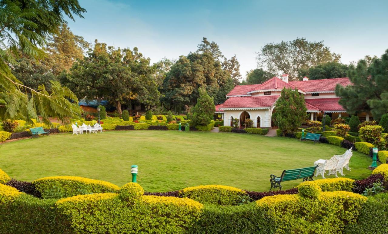 Welcomheritage Golf View Pachmarhi Exterior photo